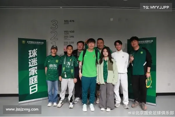 六名国安国脚今晨归京 下午全队拍摄团体合影庆祝归来 六名国安国脚今晨归京 下午全队拍摄团体合影庆祝归来